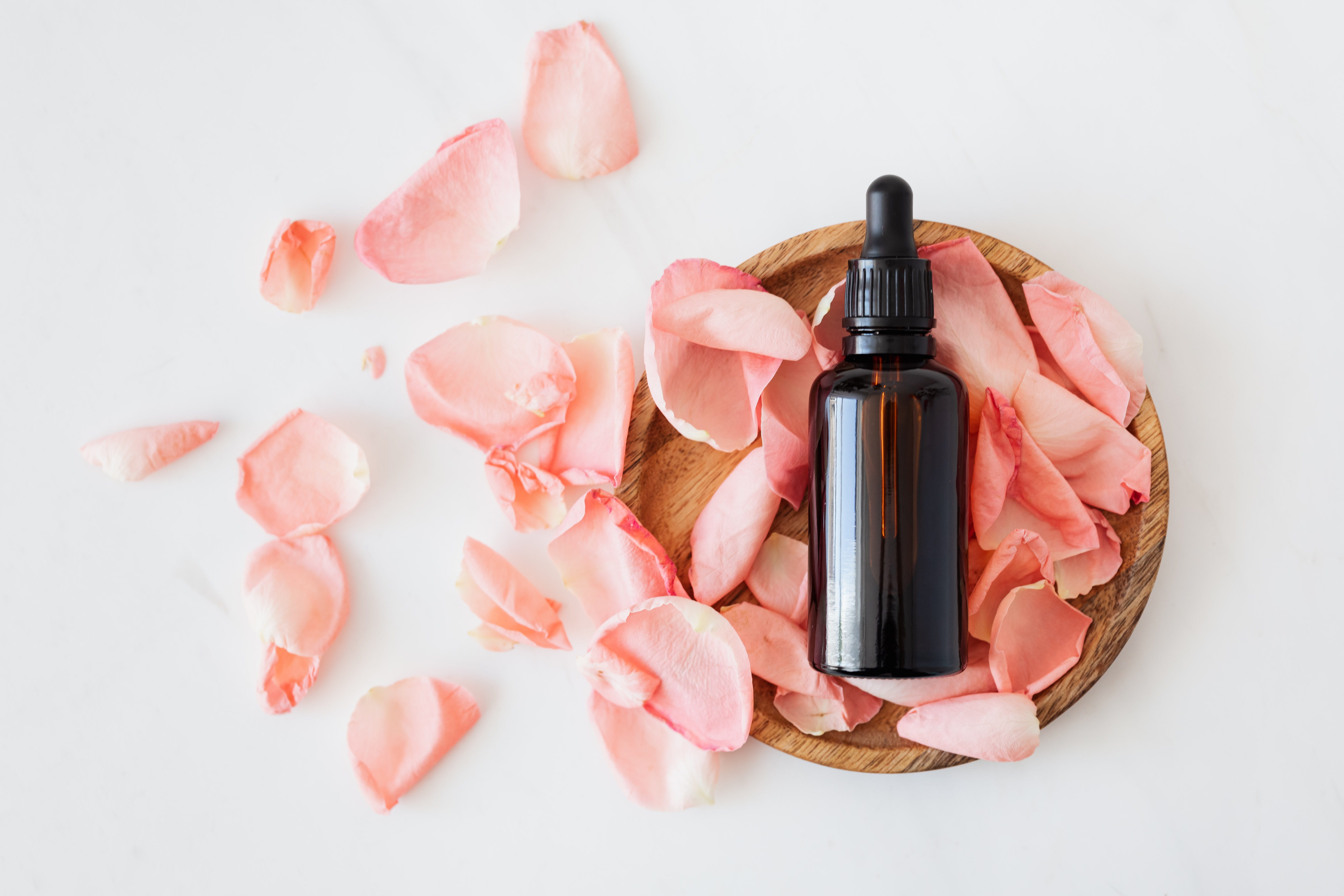 Unlocking Passionate Connections: The Ultimate Guide to the Best Essential Oils for Romance and Intimacy